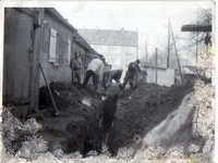 Bau der Wasserleitung auf dem
Tagelöhnerhof